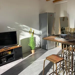 https://queens-romantic-beachhouse.zandvoort-hotels.com